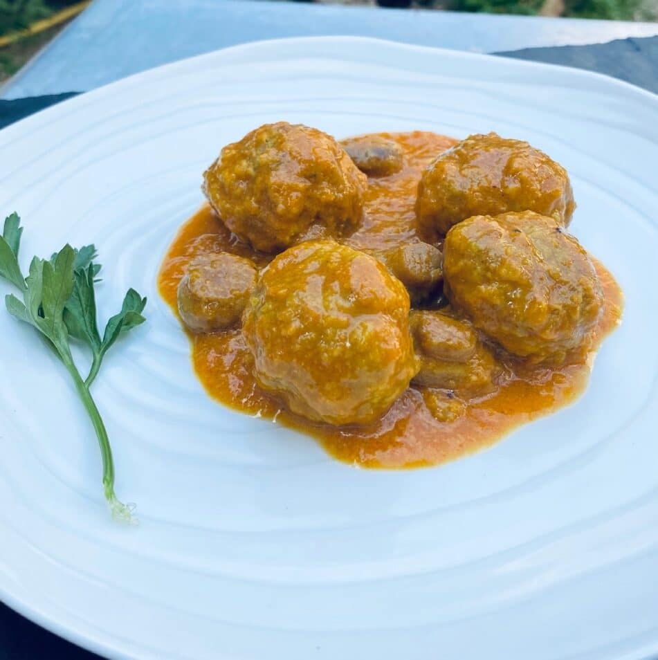 Albondigas con salsa y champinones 1 e1665972834237