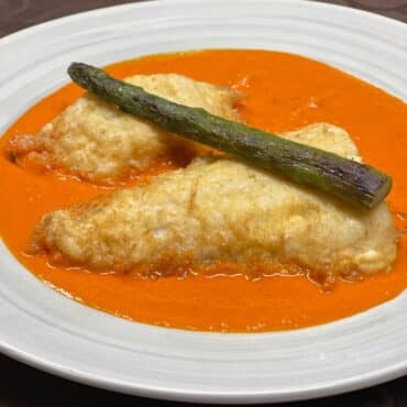 Bacalao con Salsa de Pimiento del Piquillo