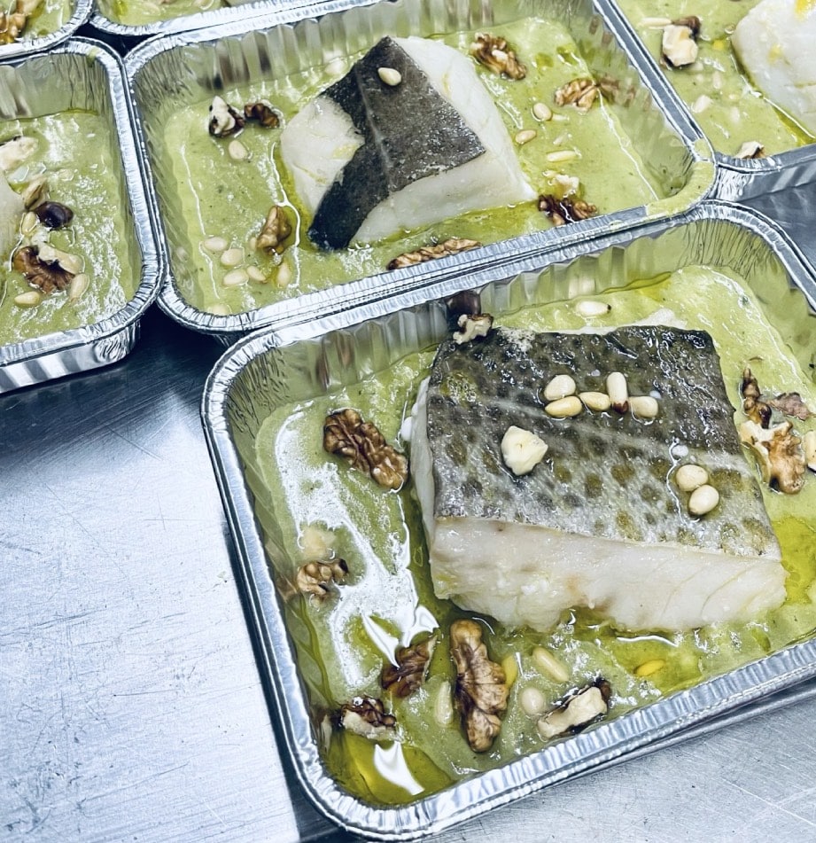 Lomo de Bacalao Confitado con Salsa de Espárragos y Frutos Secos - Imagen 2