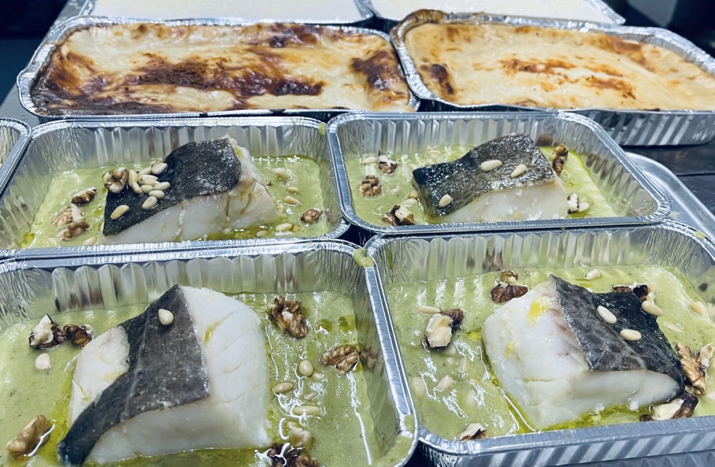 Lomo de Bacalao Confitado con Salsa de Espárragos y Frutos Secos - Imagen 3