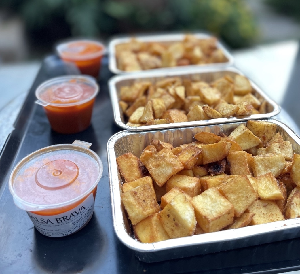 Patatas Bravas con Salsa - Imagen 2
