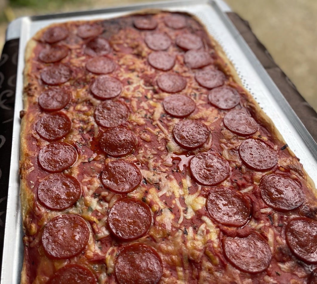 Pizza / Coca de Pepperoni (1 porción) - Imagen 4