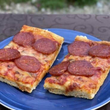Pizza / Coca de Pepperoni (1 porción)