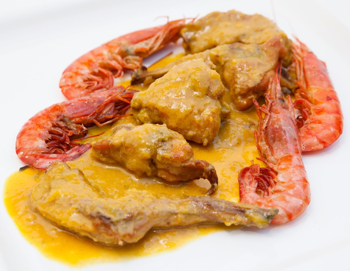 Conejo con Salsa y Langostinos