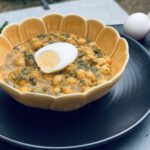 Garbanzos con salsa almendras y espinacas 1