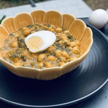 Garbanzos con salsa almendras y espinacas 1
