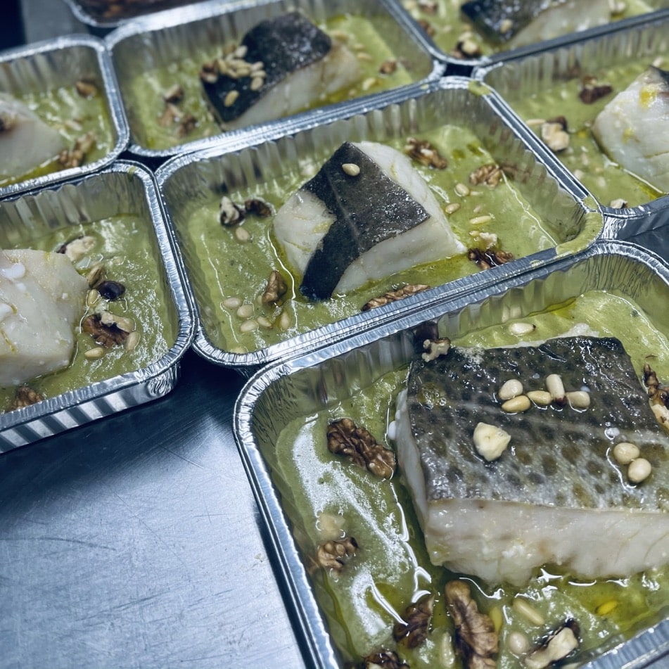 Lomo de Bacalao Confitado con Salsa de Espárragos y Frutos Secos - Imagen 4