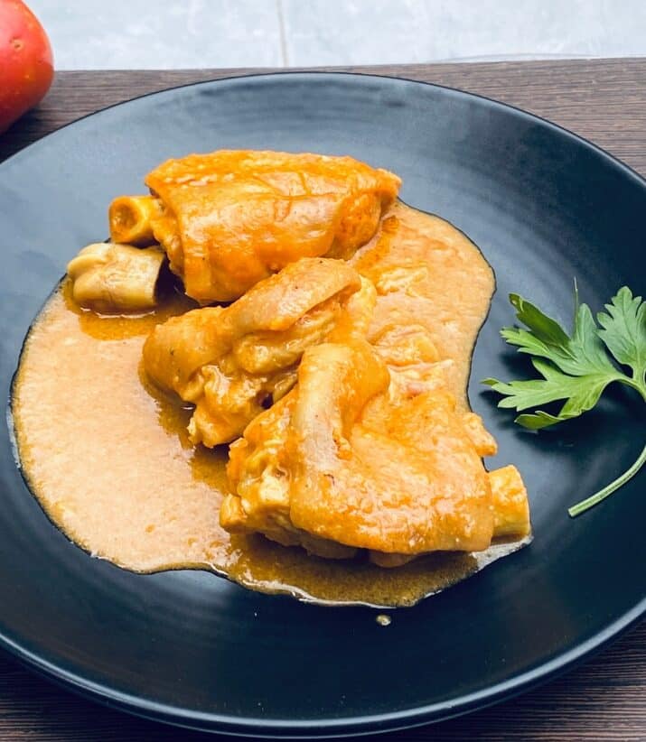 Manitas de cerdo en salsa 2 e1666098634747