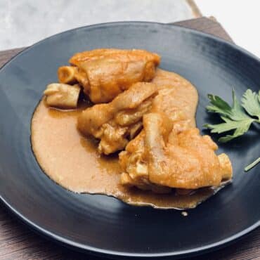 Manitas de Cerdo con Salsa