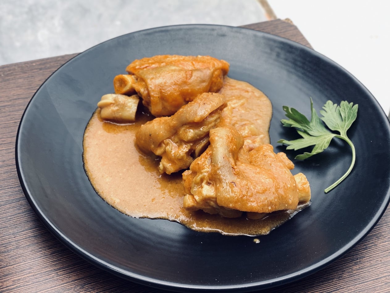 Manitas de cerdo en salsa 5