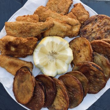 Merluza rebozada con Berenjena