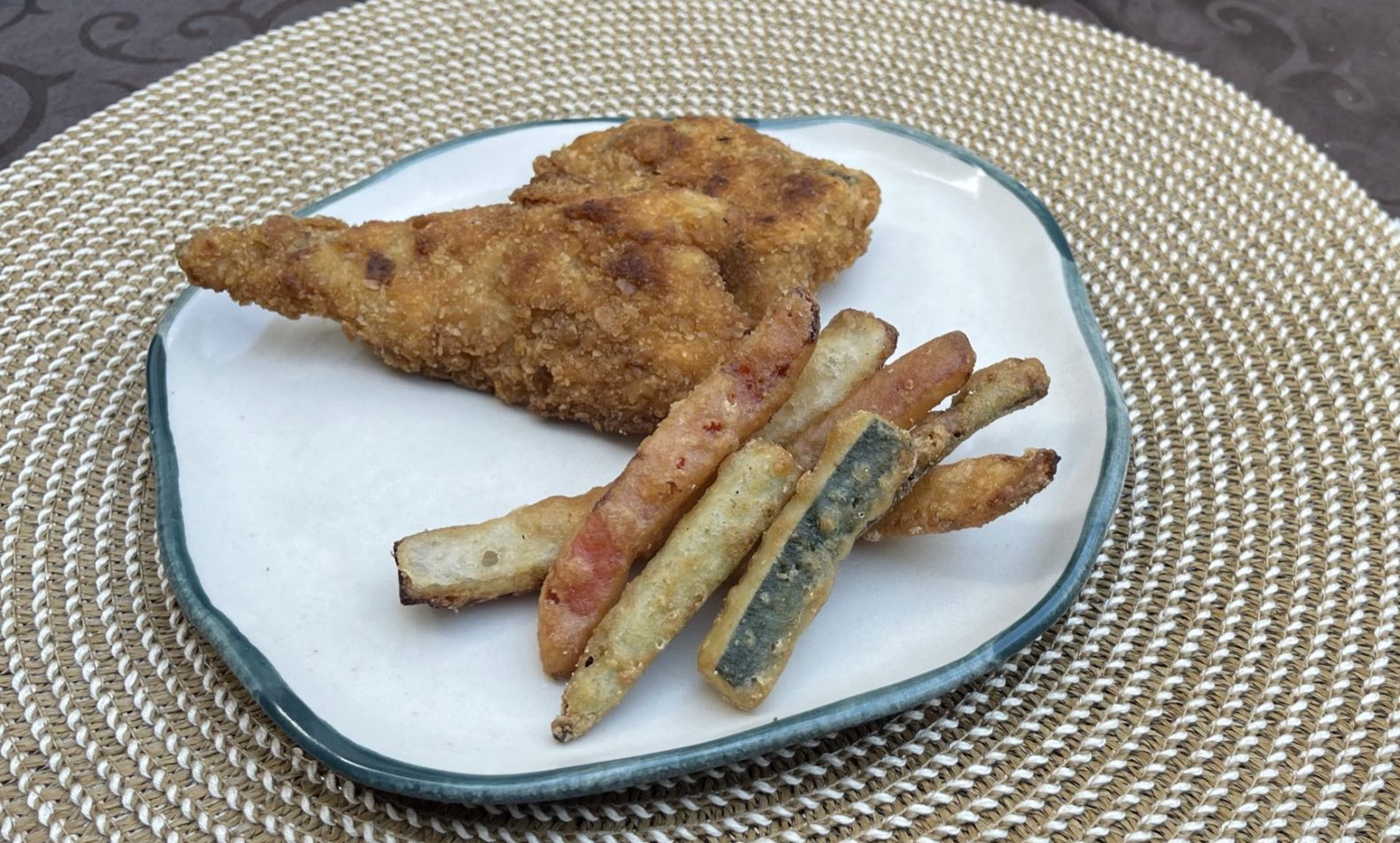 Merluza rebozada con tempura de verduras 2