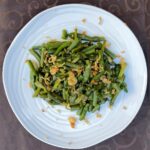 Salteado de ajetes trigueros y gambas copia