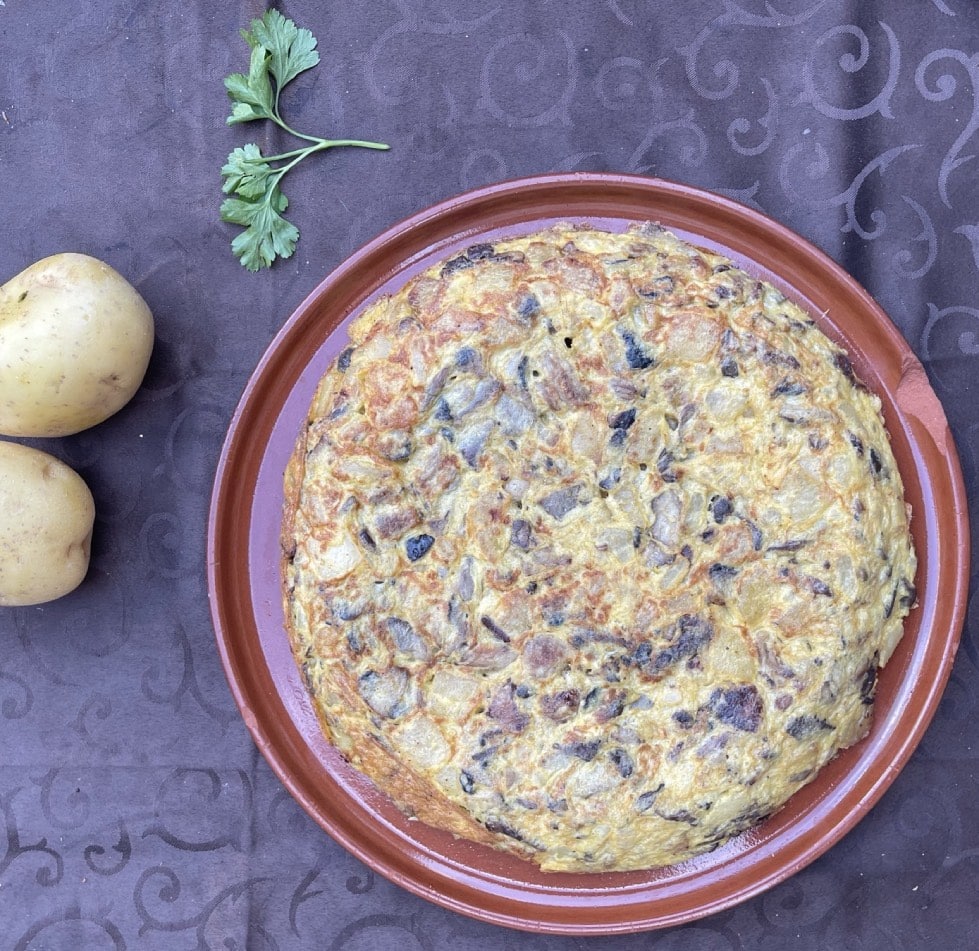 Tortilla de patata y setas variadas 1
