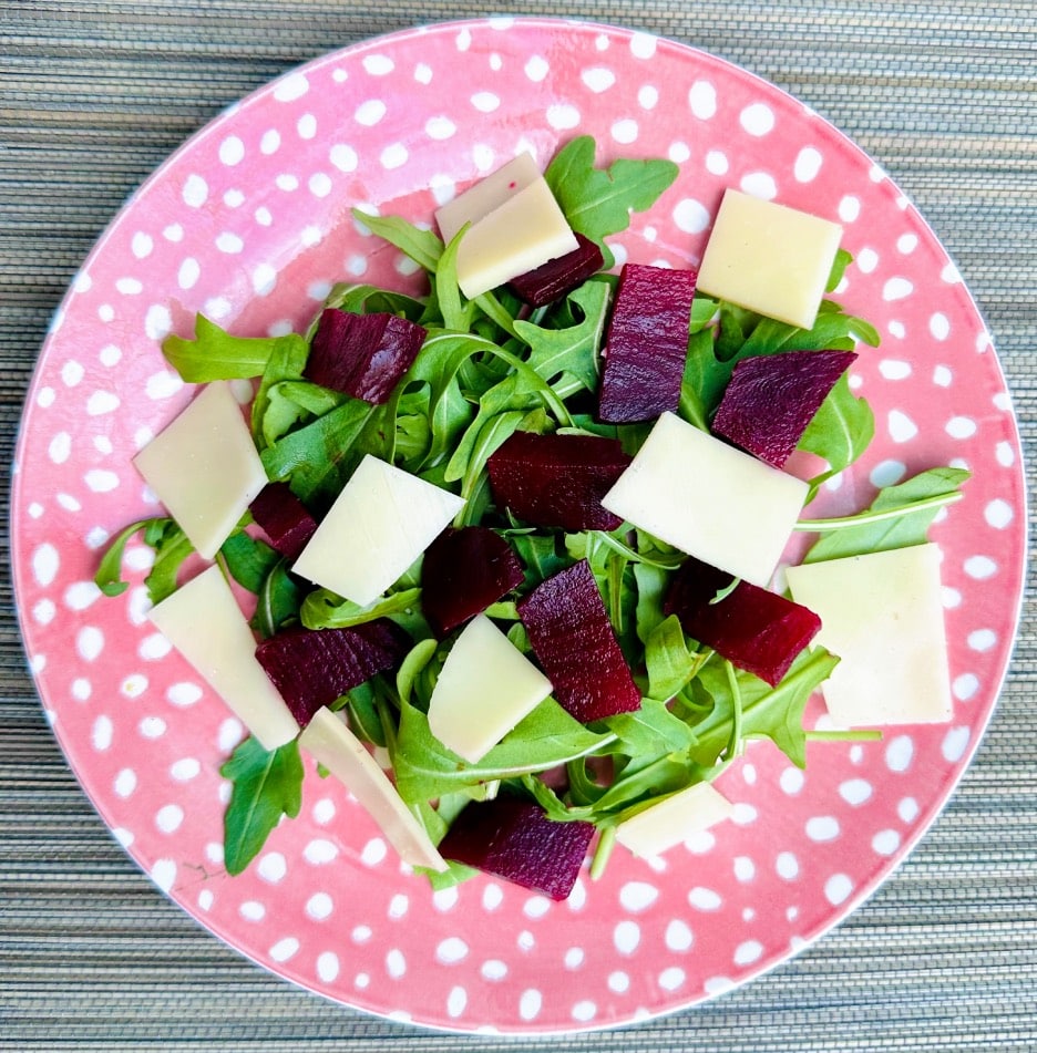 Ensalada de rúcula, remolacha y queso edam 3