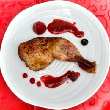 Muslo de Pollo con Salsa de Frutos del Bosque
